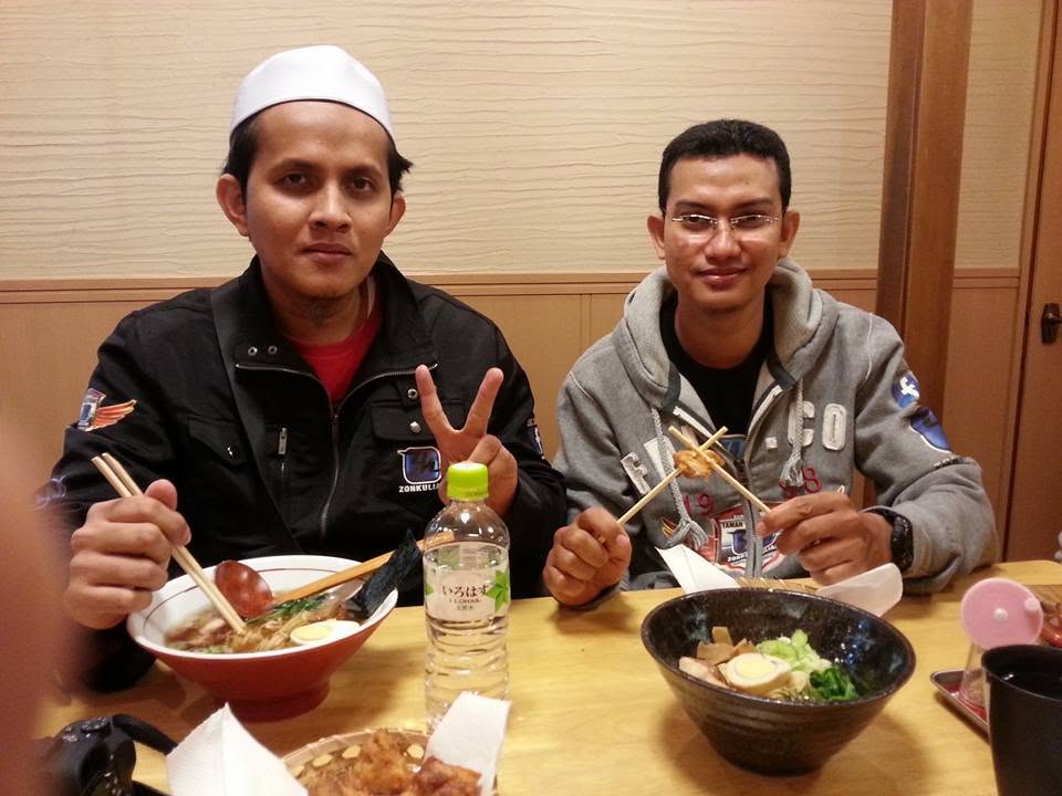 Pertama kali makan ramen halal — terus jatuh cinta dengan ramen.