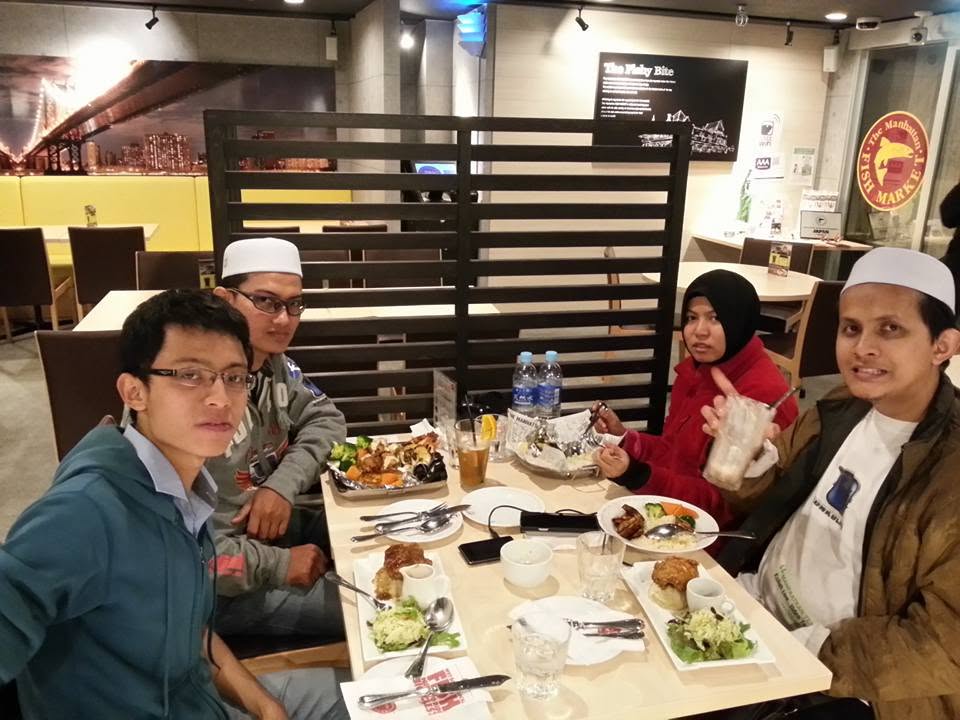Amir di Tokyo bersama Abang Ipin — kerja kecil di Malaysia sampai jauh.