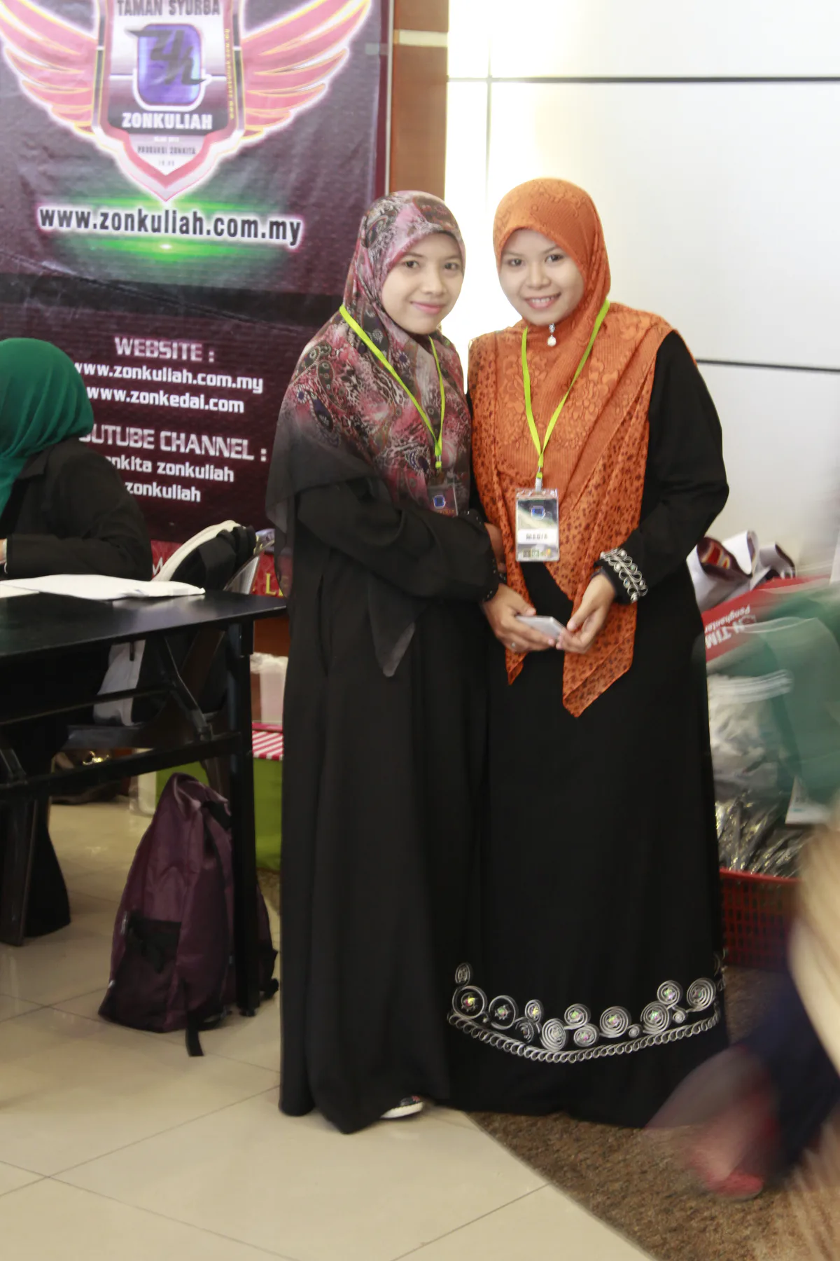 Tetamu di booth ZonKuliah